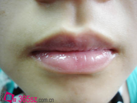 5、玫琳凱晶潤唇彩(粉水晶)使用前后對比